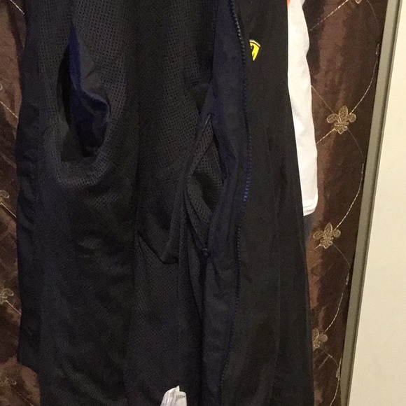 Puma Scuderia Ferrari hooded windbreaker size M - Picture 8 of 8